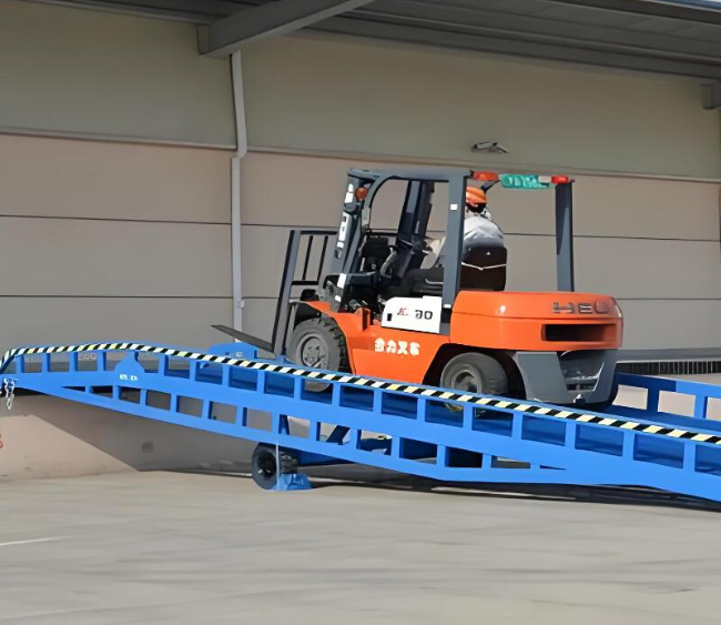 奎屯移动式卸货平台（叉车用）